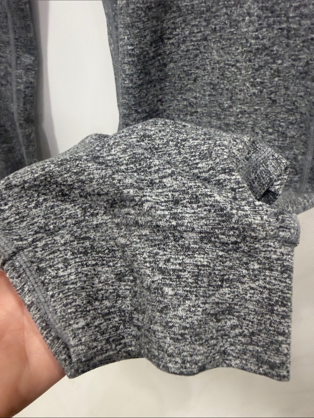 Vuori Women’s Performance joggers gray size small - Picture 5 of 7
